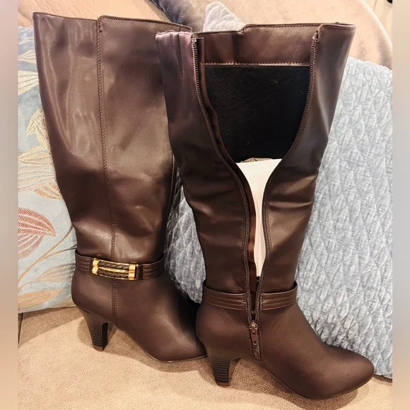 Brown Boots for Women 6 1/2 - Picture 3 of 7